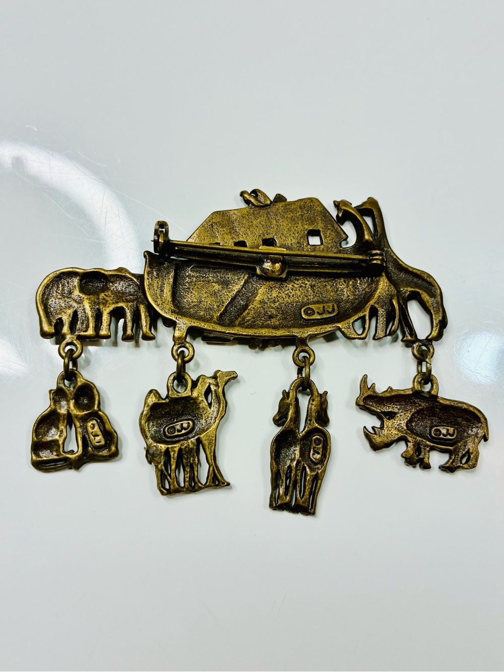 VTG J.J. Noah’s Ark Brass Tone Brooch with Dangling Paired Animal Safari Charms